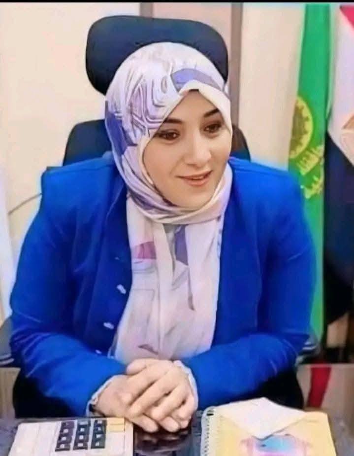 رئيس المركز تقود حمله نظافه مكبره بالوحده المحليه بالمعصره