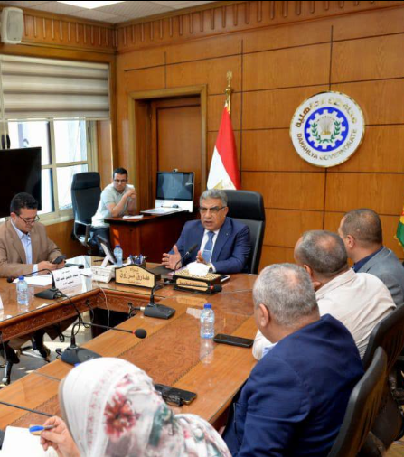  محافظ الدقهلية يعقد اجتماعًا موسعًا برؤساء المراكز والمدن والأحياء لبحث الاستعدادات لتنفيذ الخطة الاستثمارية الجديدة 2026/2027 .
