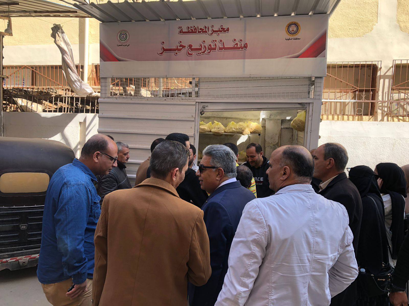 محافظ الدقهلية يتفقد منافذ بيع الخبز المدعم بالمنصورة